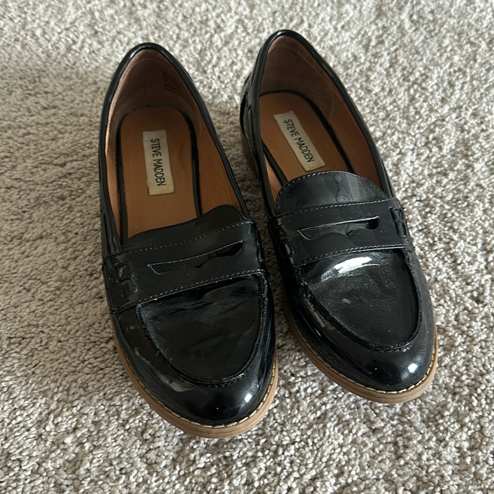 Steve Madden black patent leather mellany loafers